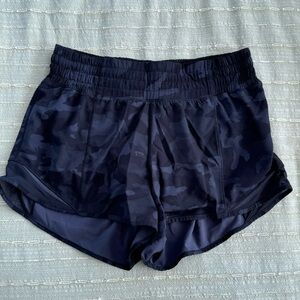 Lululemon Hotty Hot High Rise 2.5" Lined Shorts - Camo